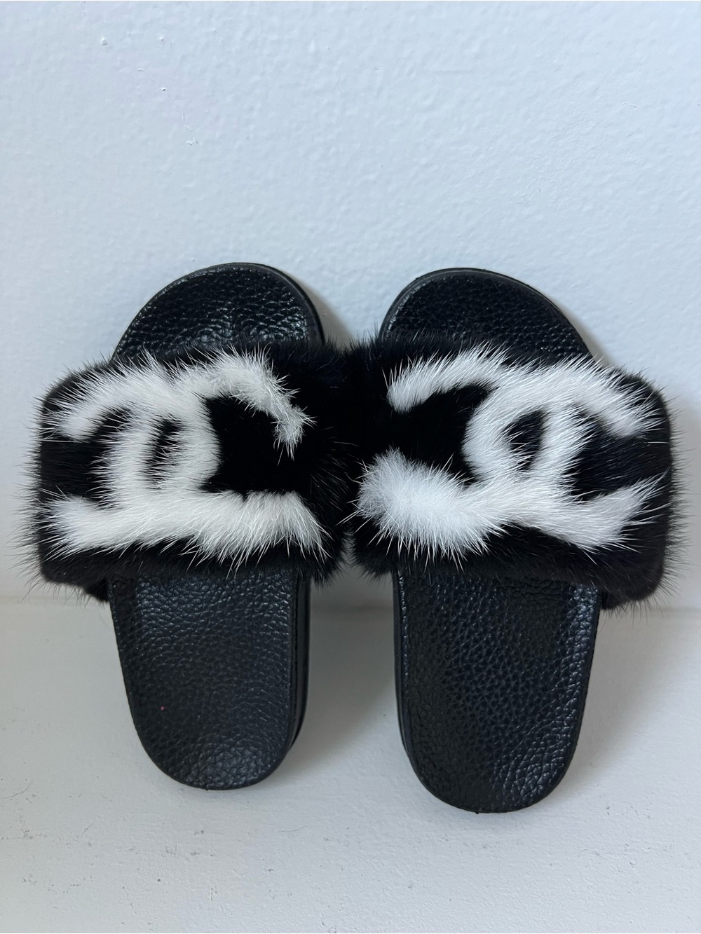 Boutique Black & White Faux Fur Slides – Girls Size 11